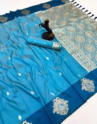 Rama green soft silk saree with zari weaving & floral motifs 1