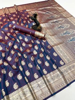 Grey banarasi silk saree with zari embossed mango design & rich pallu 1