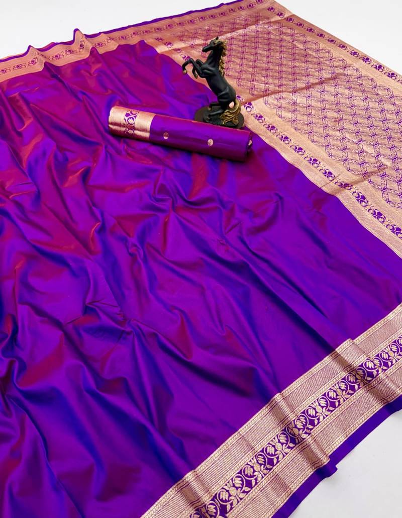 Magenta soft silk saree with zari gala design & rich woven pallu