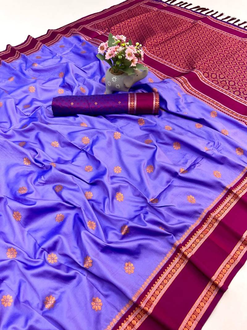 Light lavender soft silk saree with dual zari motifs, narayan border & contrast pallu