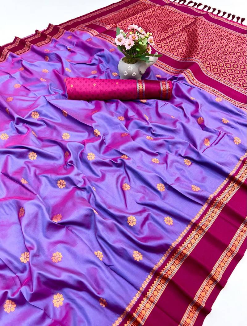Light lavender soft silk saree with dual zari motifs, narayan border & contrast pallu