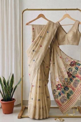 Cream Color elephant and floral type rich weaving pallu  Work Cotton Saree