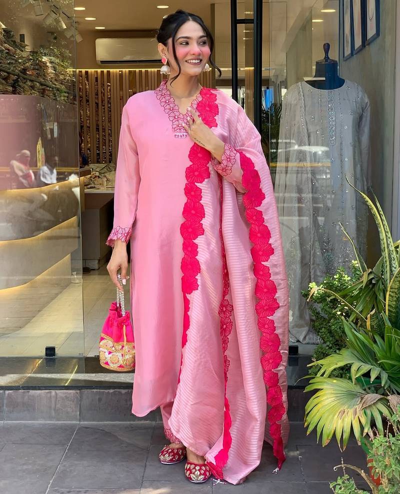 Pink color smart and trendy viscose chanderi color casual kurta set