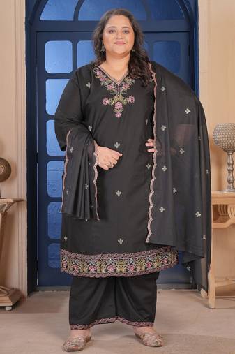 Black color smart embroidered plus size kurta set for smart girlie looks