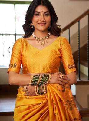 Yellow woven paithani silk saree with blouse 5