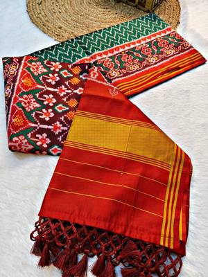 Green Color Lagadi Patta and weaved zari border Work Silk Patola Saree 4