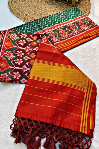 Green Color Lagadi Patta and weaved zari border Work Silk Patola Saree