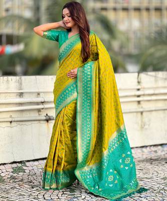Mahendi woven meenakari ikkat patola silk blend saree 4