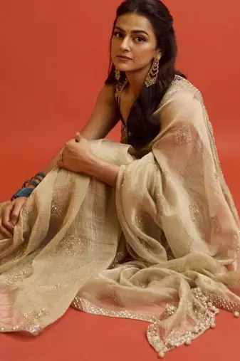 Gold embroidered saree with delicate zari work