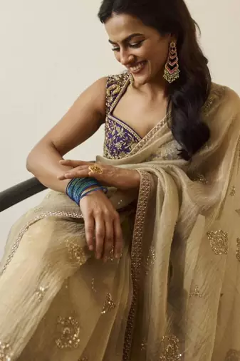 Gold embroidered saree with delicate zari work
