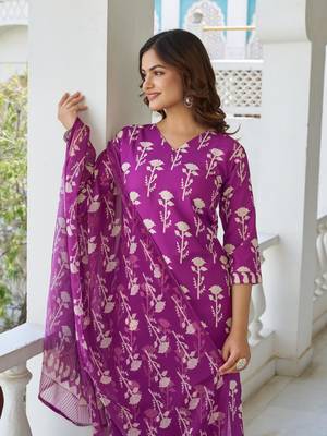 magenta cotton blend printed kurta sets 2
