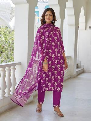 magenta cotton blend printed kurta sets 3