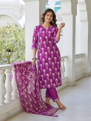 magenta cotton blend printed kurta sets 4