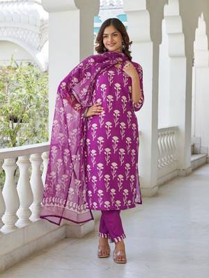 magenta cotton blend printed kurta sets 1