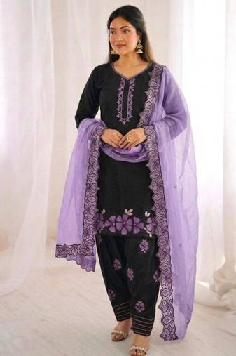 black silk blend embroidered kurta sets