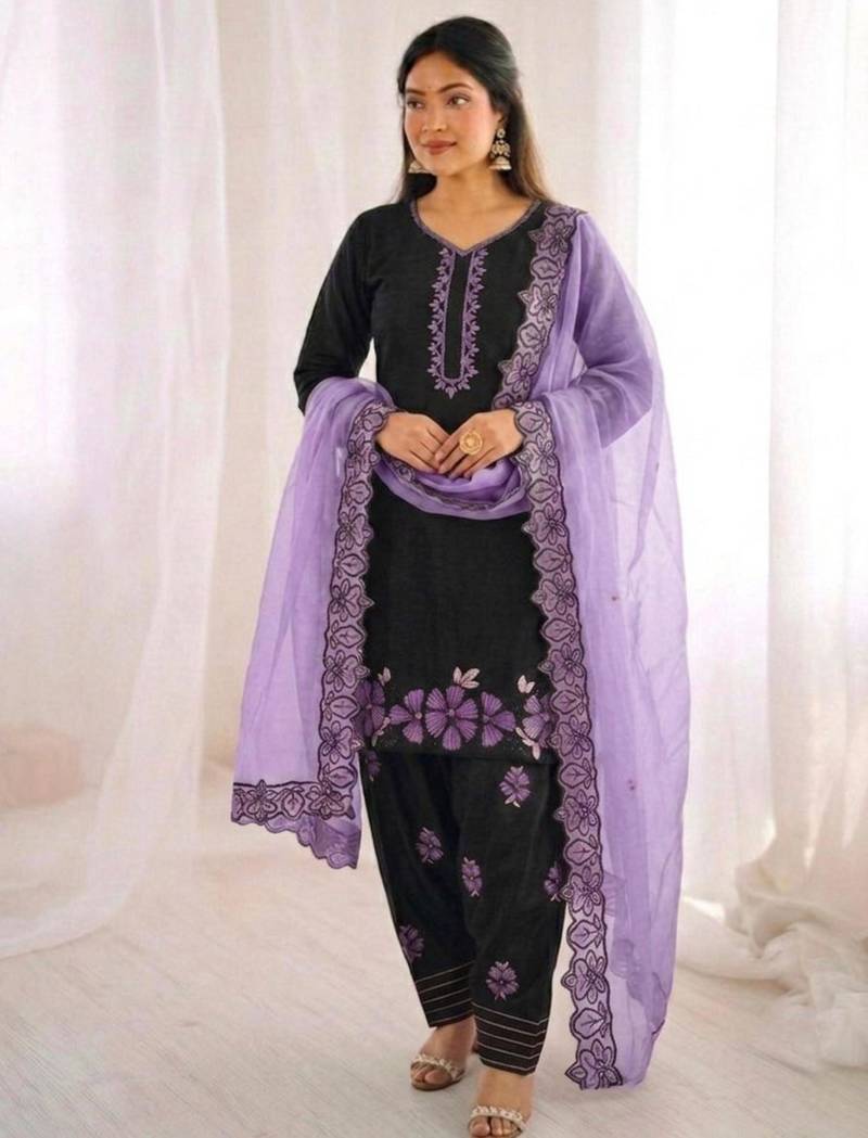 black silk blend embroidered kurta sets
