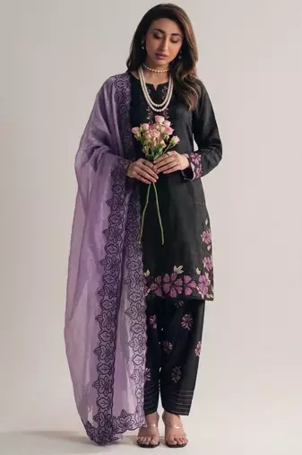 black silk blend embroidered kurta sets