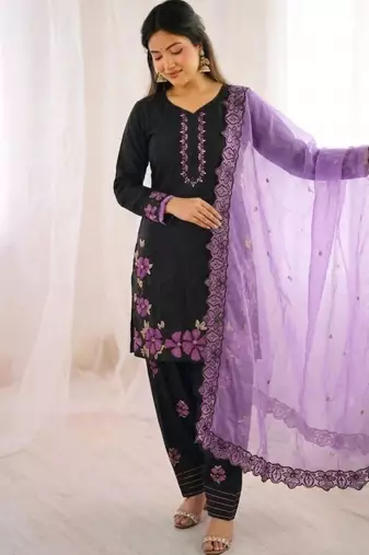 black silk blend embroidered kurta sets