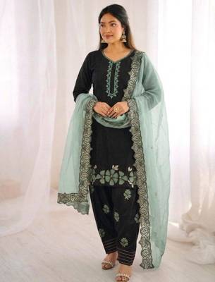 black silk blend embroidered kurta sets 1