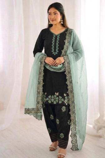 black silk blend embroidered kurta sets