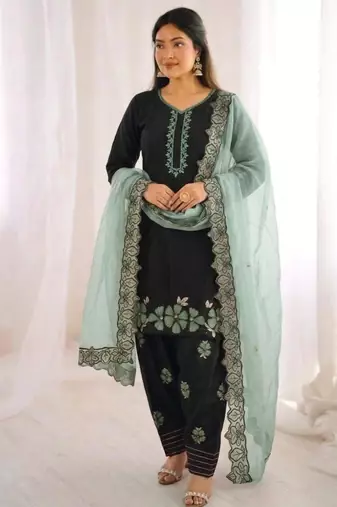 black silk blend embroidered kurta sets