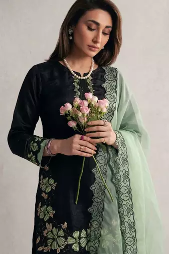 black silk blend embroidered kurta sets