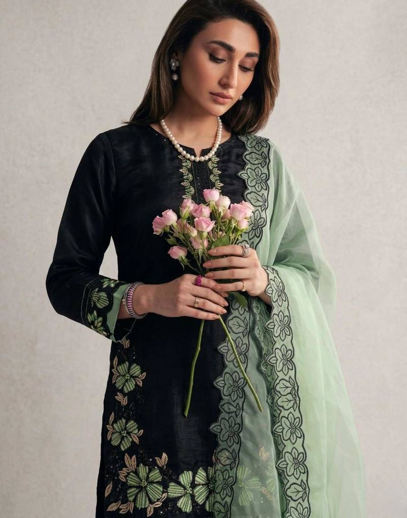 black silk blend embroidered kurta sets