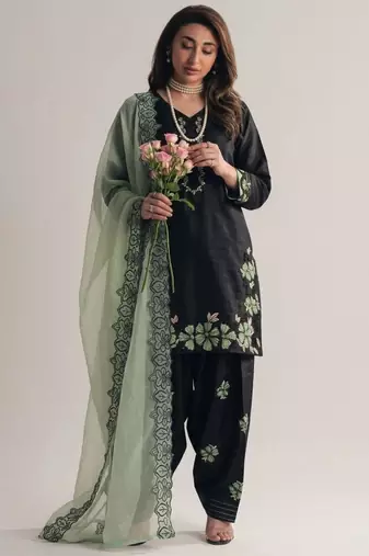 black silk blend embroidered kurta sets