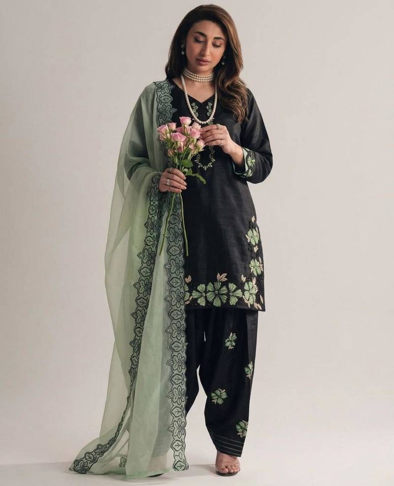 black silk blend embroidered kurta sets