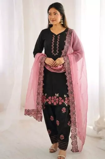 black silk blend embroidered kurta sets