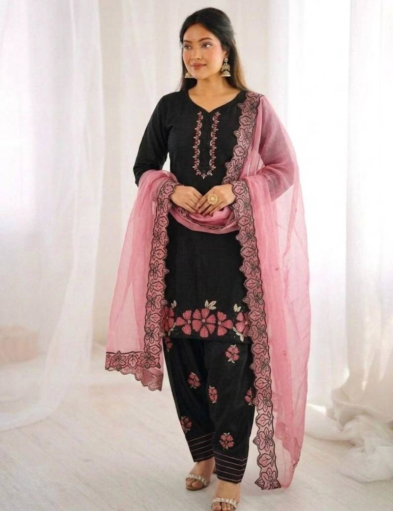 black silk blend embroidered kurta sets