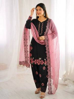 black silk blend embroidered kurta sets 2