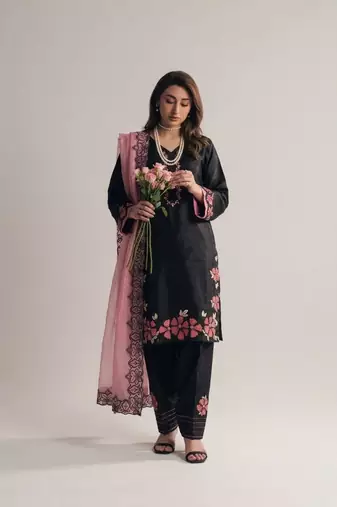 black silk blend embroidered kurta sets