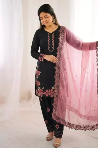 black silk blend embroidered kurta sets