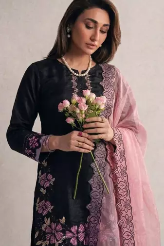black silk blend embroidered kurta sets