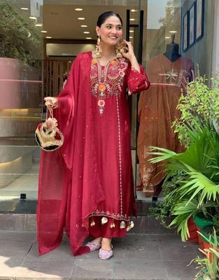 red chanderi silk embroidered kurta sets 2