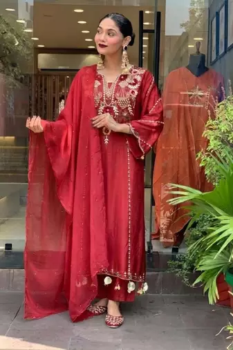 red chanderi silk embroidered kurta sets