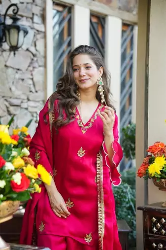 hot pink silk blend embroidered kurta sets