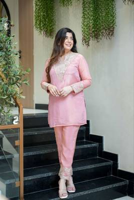 pink silk blend embroidered kurta sets 2