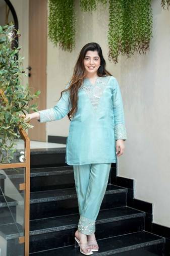 sky blue silk blend embroidered kurta sets