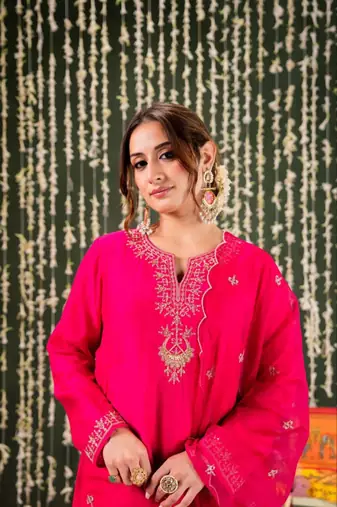 hot pink chanderi embroidered kurta sets