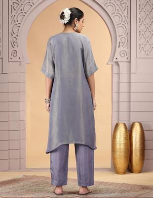 Grey orgenza shimmer a - line kurta set with loose pant style 4