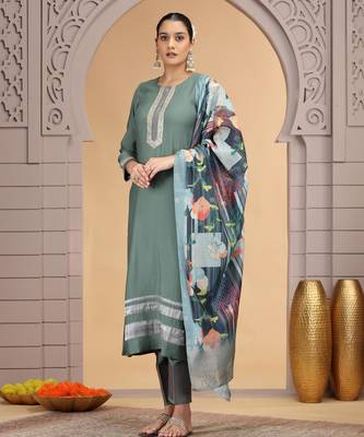 Green chiffon kurta set with loose pant & dupatta 3