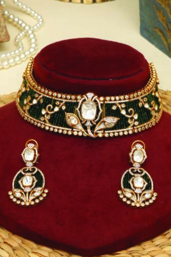 Gold plated emerald green stones choker necklace set