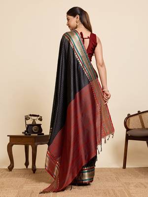 Black zari woven pure banarasi silk saree traditional wedding wear with blouse elegant 2