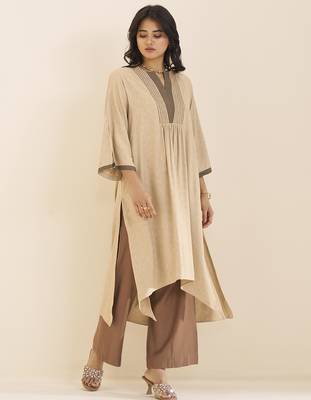 women’s beige viscose blend v neck kurta with front pleat design 3