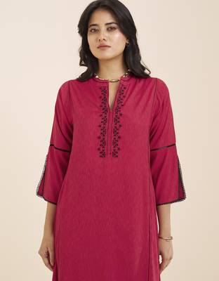 women’s red straight fit viscose blend kurta 4