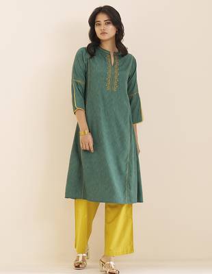 women’s green viscose blend straight kurta for casual wear 3