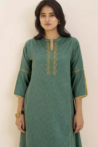 women’s green viscose blend straight kurta for casual wear