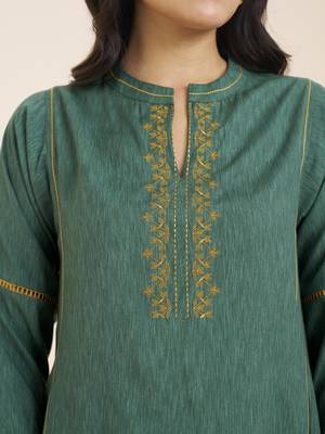 women’s green viscose blend straight kurta for casual wear 5